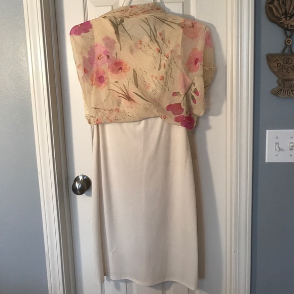 Sleeveless Floral Dress - Picture 6 of 8